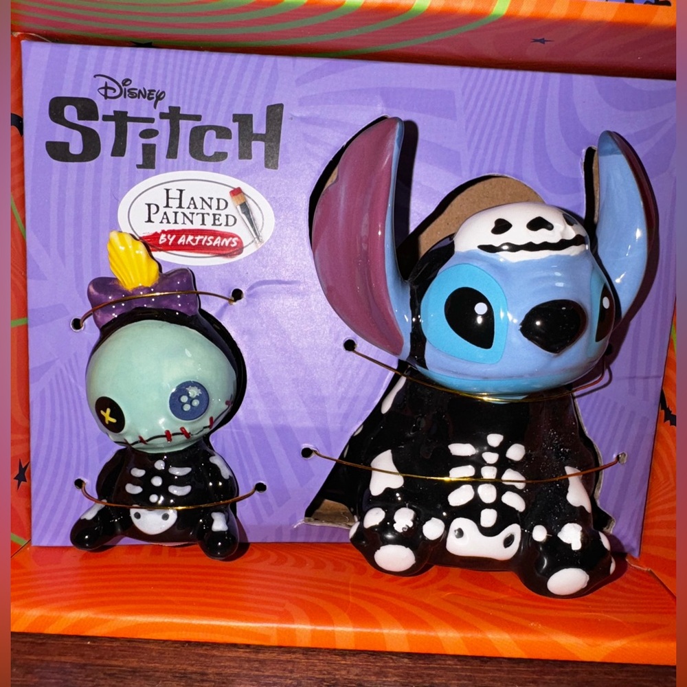 Cute 🥰 Disney - Halloween Stitch ceramic Salt & Pepper Shakers Set - NEW